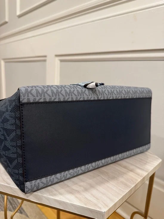 Michael Kors Jet Set Signature Blue White Tote - Picture 9 of 17